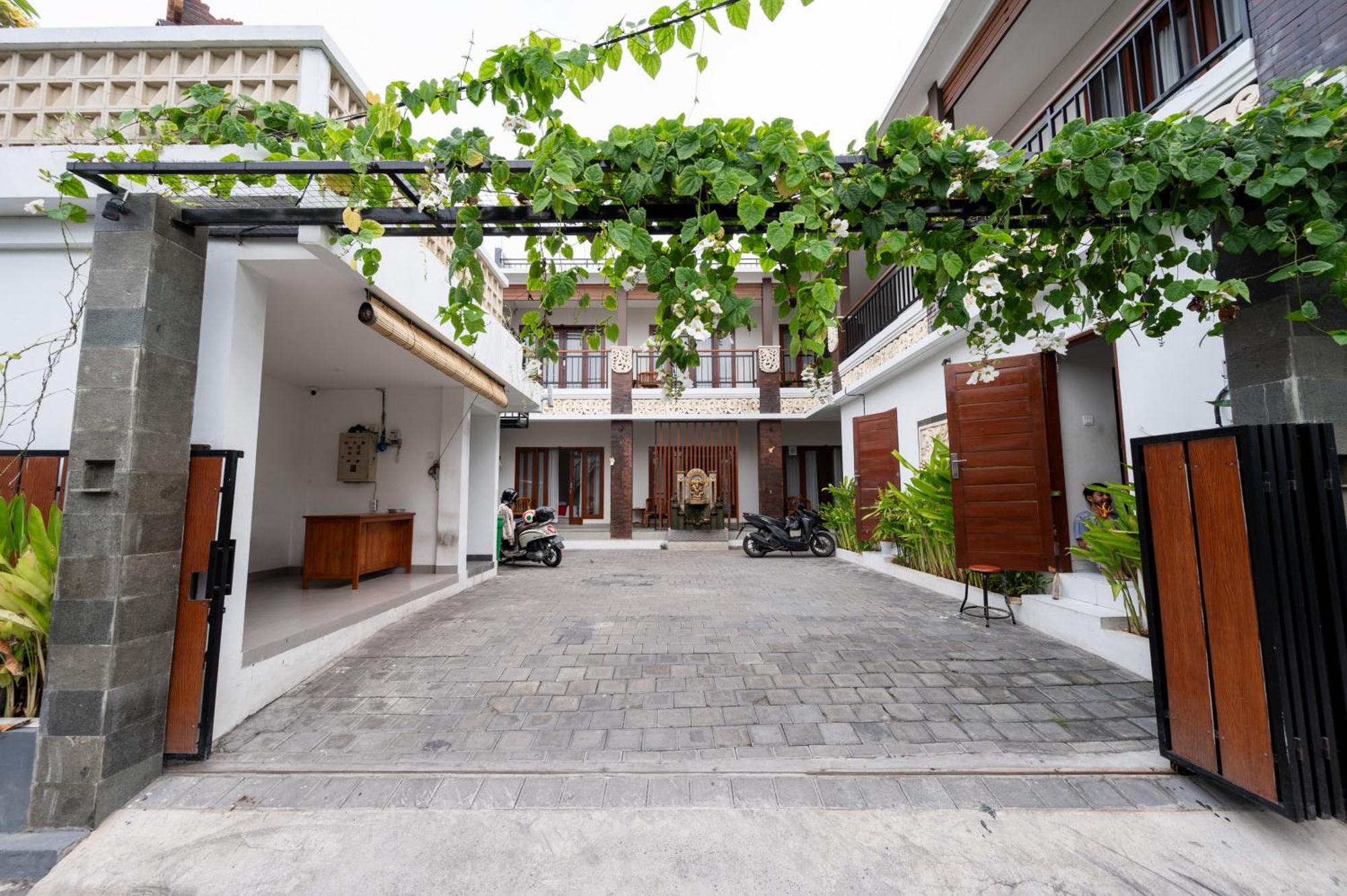 Reddoorz Plus At Yasa'S Living Denpasar Sanur  Bagian luar foto