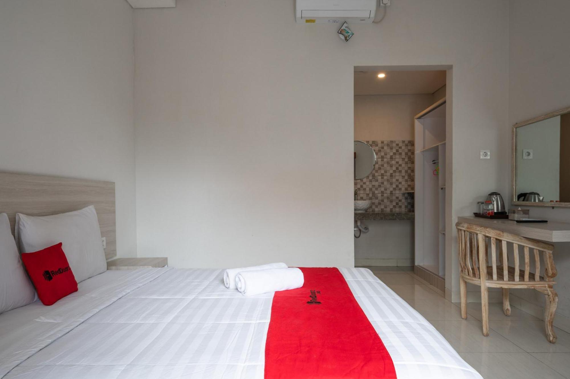 Reddoorz Plus At Yasa'S Living Denpasar Sanur  Bagian luar foto